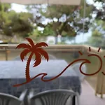 & Flowers Free Parking Салоу