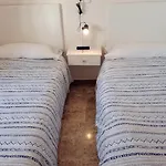& Flowers Free Parking Апартаменты Салоу