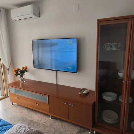 Διαμέρισμα & Flowers Free Parking