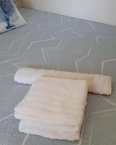 Διαμέρισμα & Flowers Free Parking Σαλού