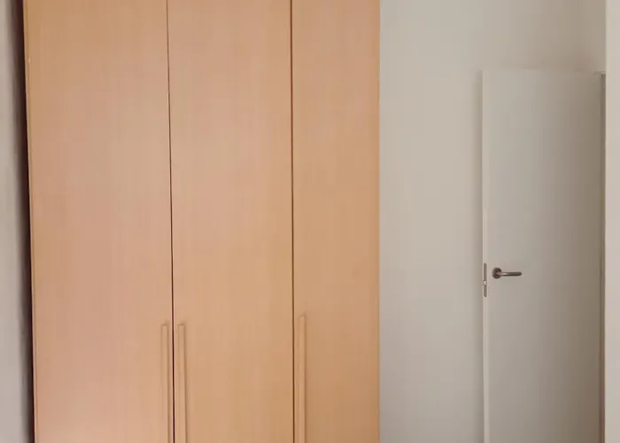 & Flowers Free Parking Σαλού