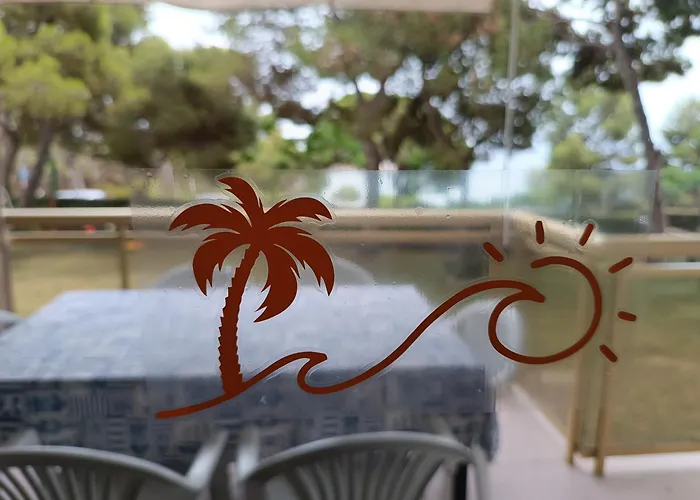 & Flowers Free Parking Σαλού