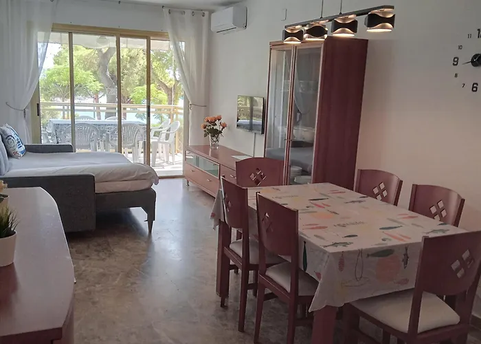 & Flowers Free Parking Διαμέρισμα Σαλού