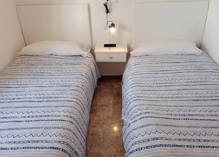 & Flowers Free Parking Διαμέρισμα Σαλού