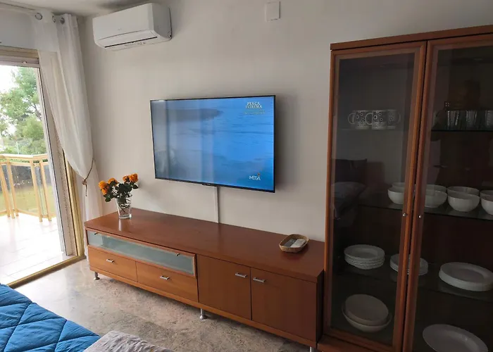 Διαμέρισμα & Flowers Free Parking